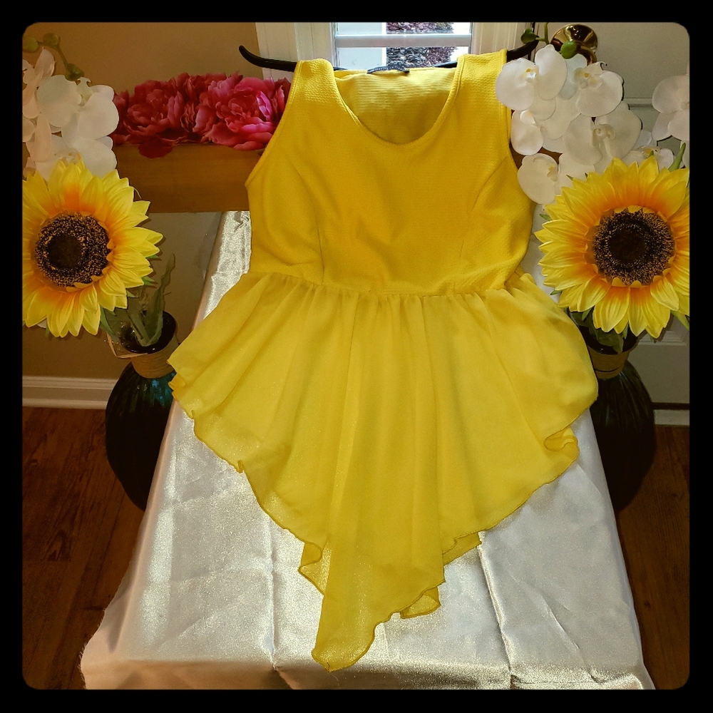 🔥🌟💛  Beautiful flowy dressy shirt